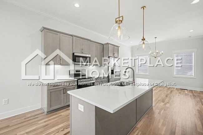 Photo - 1034 E Trinity Ln