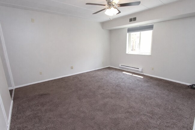 Studio - Carpet Option - Oakland Apartments