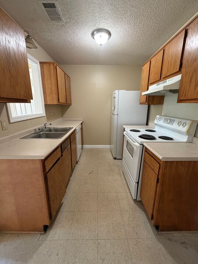 Photo - Close to Shopping, Restaurants and Hospitals Unit 26 A Chatham St
