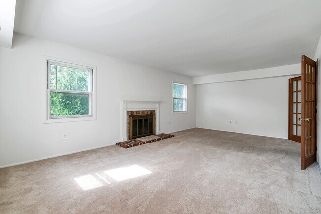 Photo - Fantastic 4 Bed 2.5 Bath Colonial Home Sou...