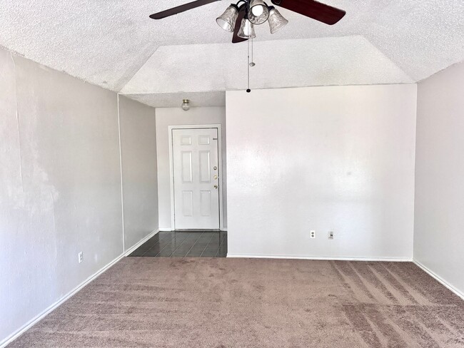 Photo - Midway 2/2 duplex