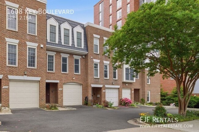 Building Photo - 1608 Key Blvd