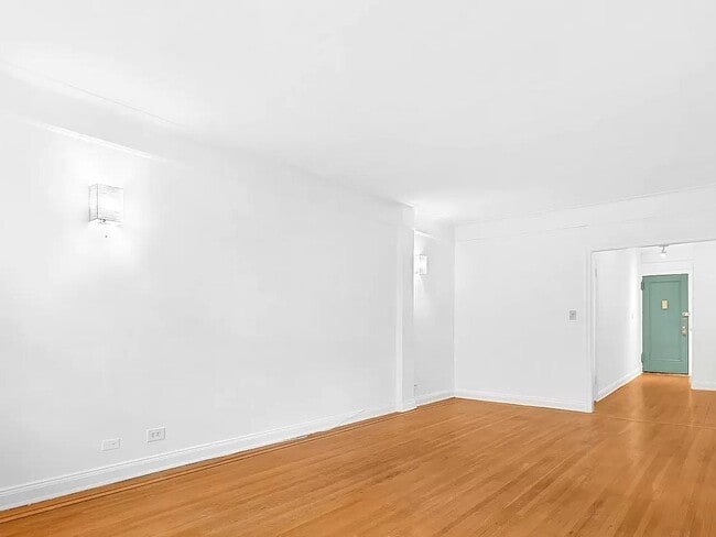 Photo - 30-83 Crescent Street Unit E6