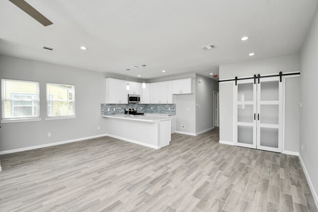 Photo - 5941 Southlea St