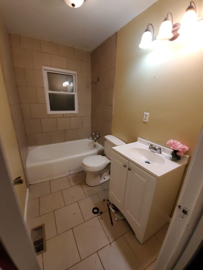 Photo - 1811 NE 37th Ter