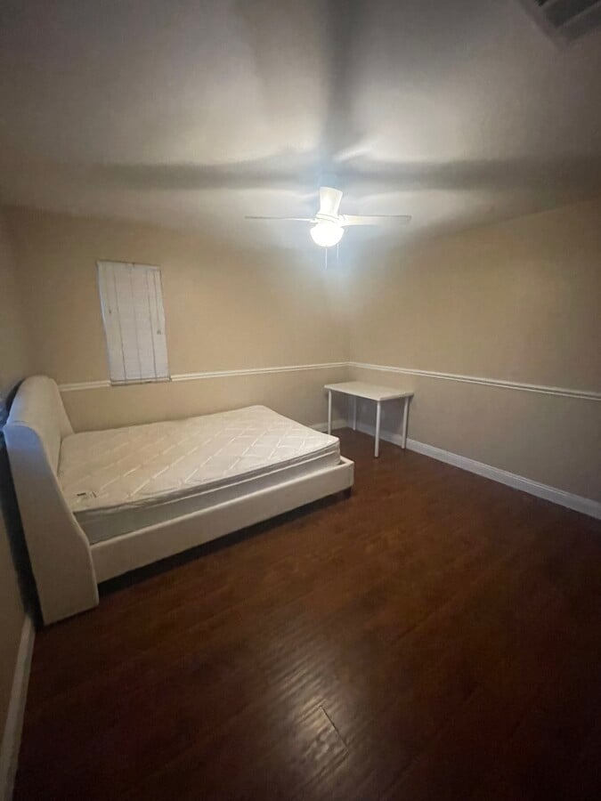 Photo - 14925 Shoreham St