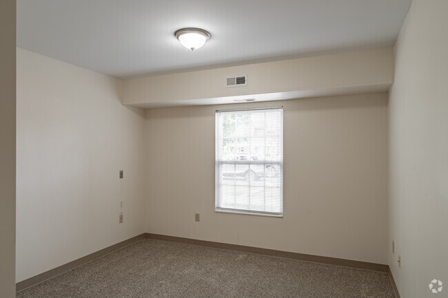 2BR, 1BA - 825SF - Primary Bedroom