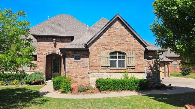Photo - 2017 Pembroke Ln House