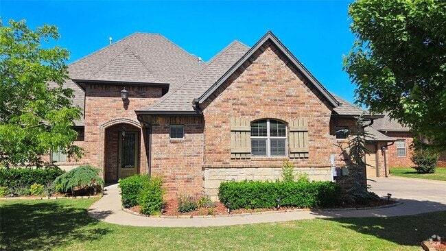 Building Photo - 2017 Pembroke Ln Rental