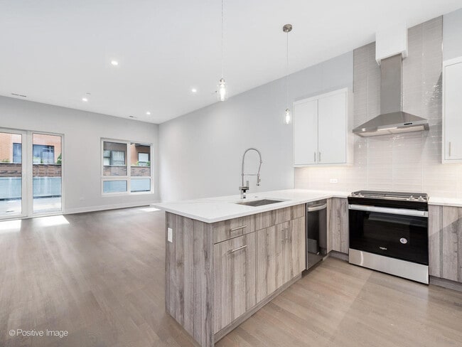 Photo - 2139 W Madison St