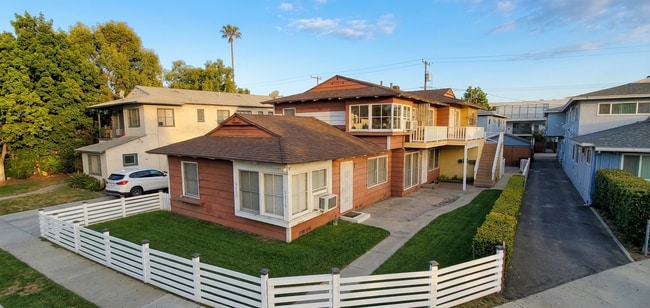 Building Photo - 5313 Radford Ave Unit 5313