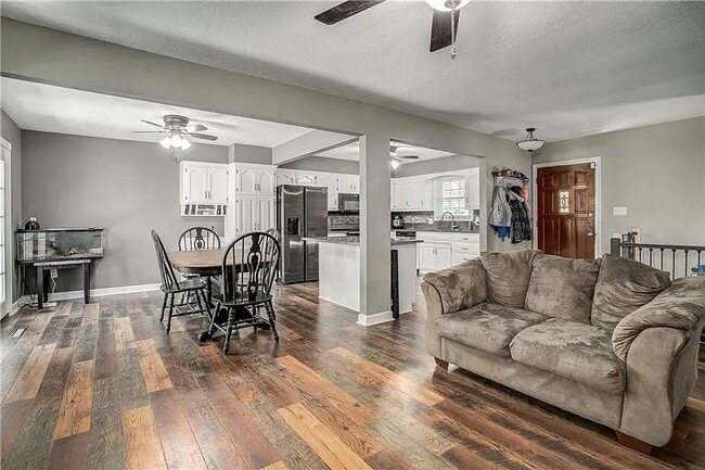 Photo - Spacious 3bd/2ba House in Independence, MO!