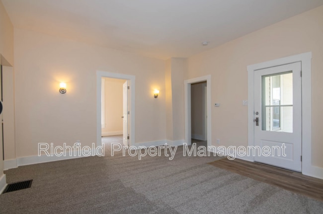 Photo - 1562 Clinton St