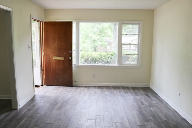 Photo - 1657 Midway Ave