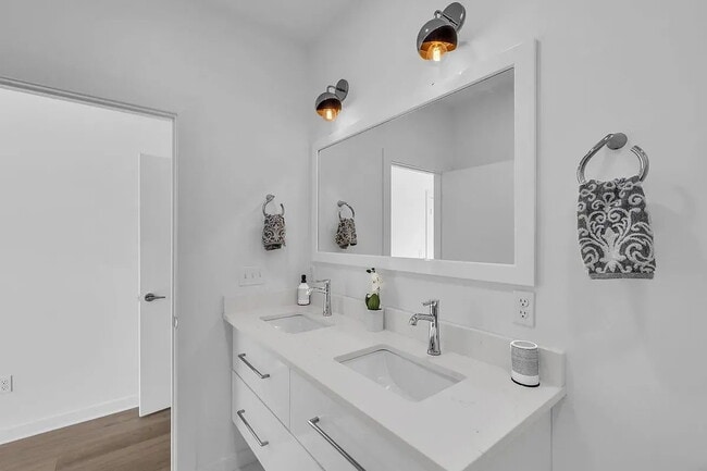 Photo - 2252 Bailey Ave