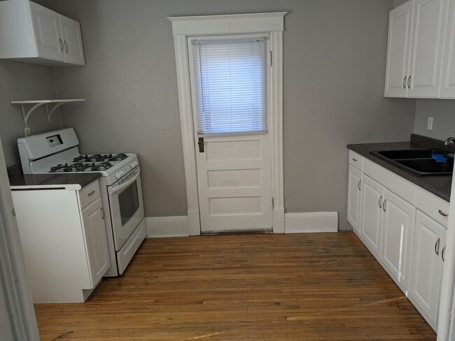 Photo - 626 4th St SE Unit #2 - Upper