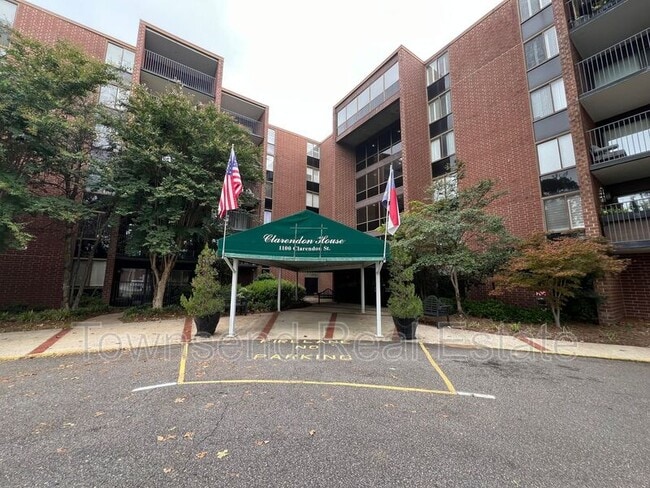 Building Photo - 1100 Clarendon St