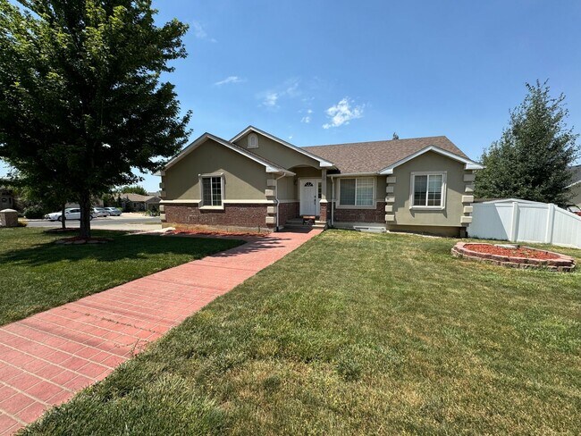 5 bdrm 3 bth Home 2 Car Garage- Solar Pane... - 5 bdrm 3 bth Home 2 Car Garage- Solar Pane...