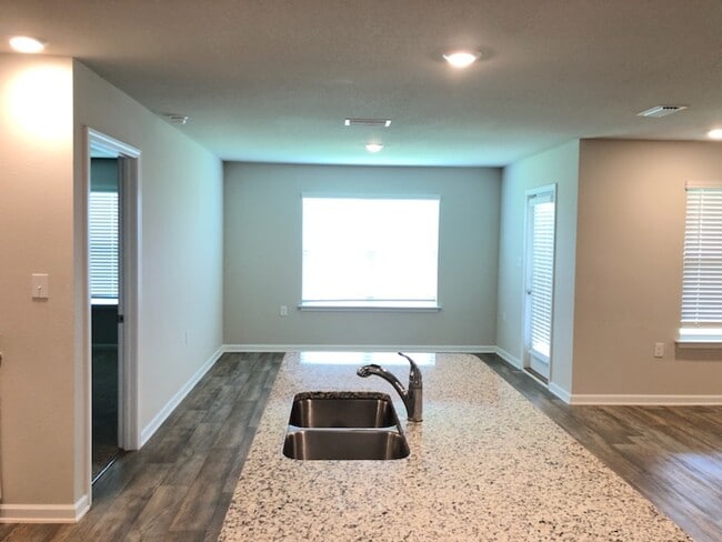 Photo - 8114 Irwin Loop