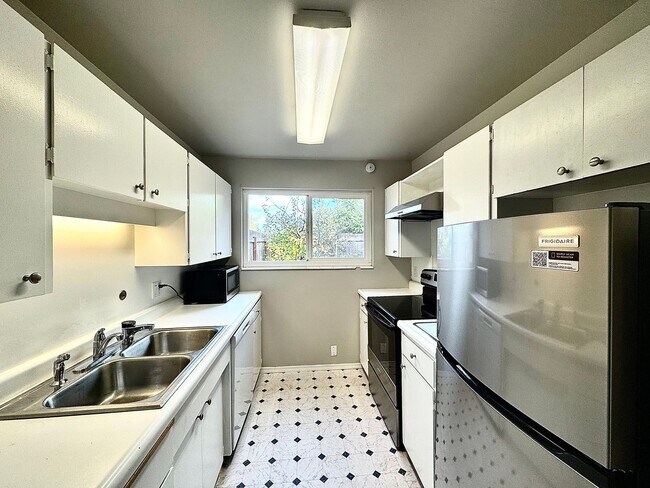 Photo - Bright & Updated Townhome