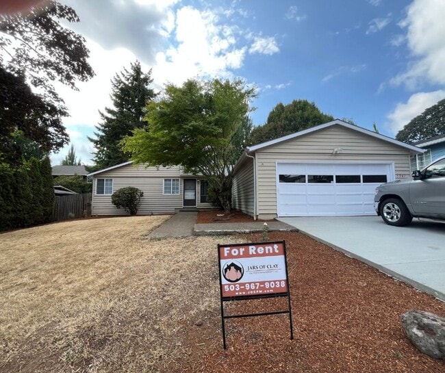 Building Photo - Single Level House-S Salem. Ready to Move ...