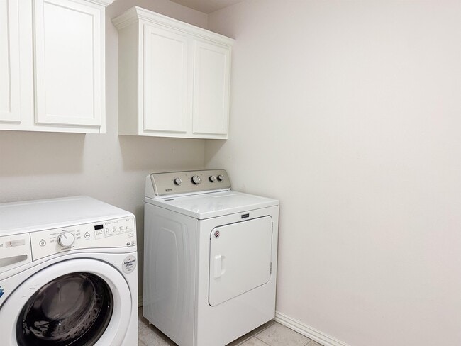 Photo - 691 N Meadowlands Dr