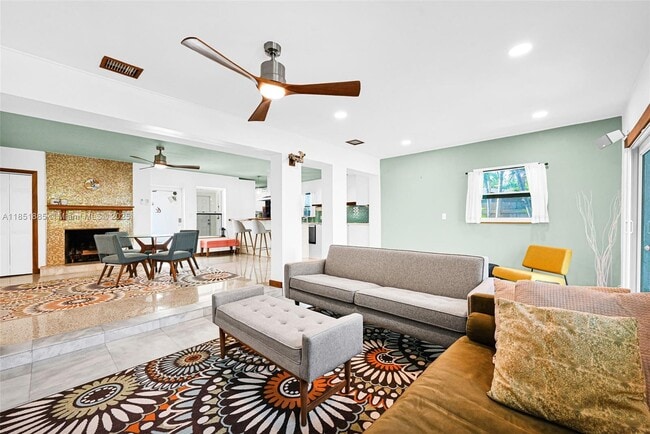 Photo - 808 NE 16th Ave