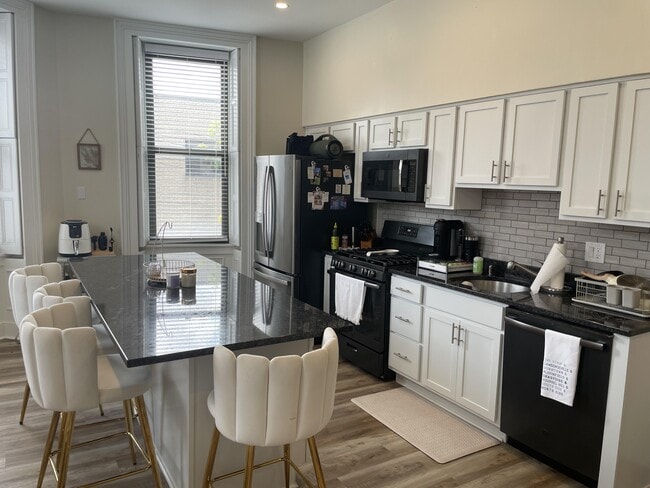 Building Photo - 4401 Butler St Unit Floor #3