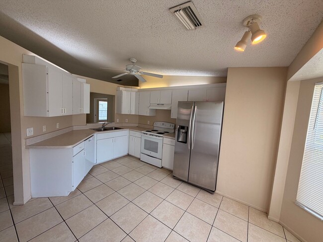 Photo - 2423 Pinehurst St