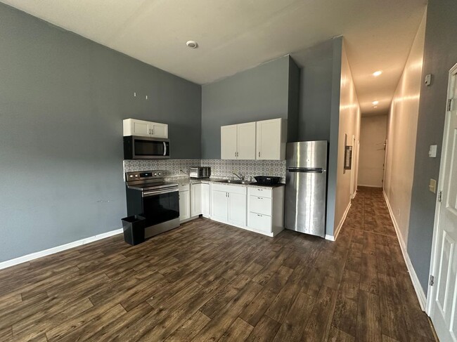 Photo - 107 W Pulteney St Apartamento
