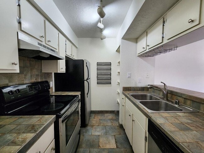 Photo - 941 Calle Mejia