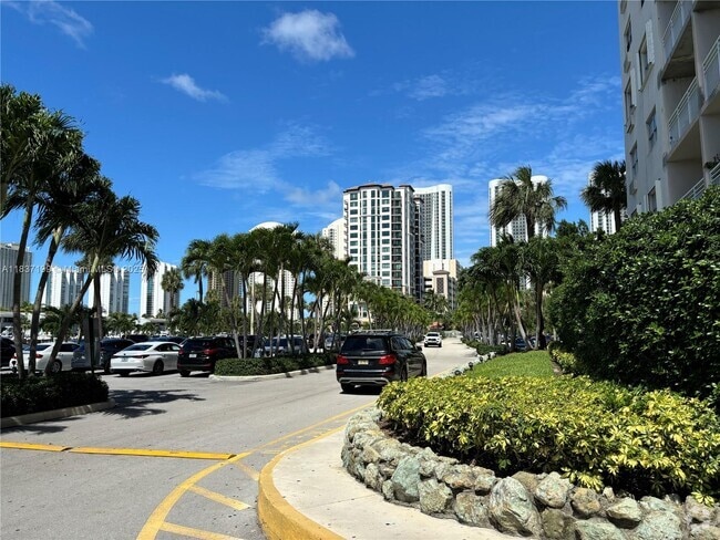 Building Photo - 400 Kings Point Dr Unit 309 Rental