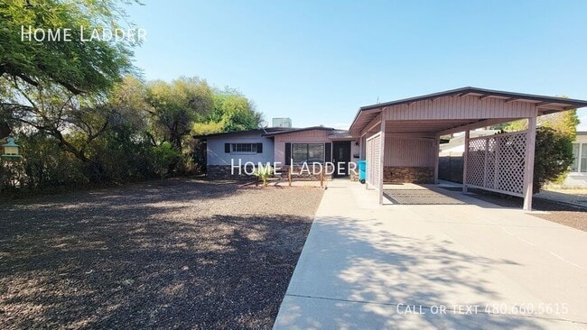 Building Photo - 2226 E Mitchell Dr