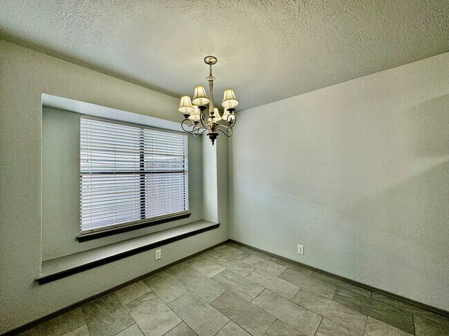 Photo - 925 Swan Lake Ct