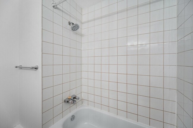 Photo - 77 Lakeshore Rd