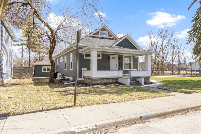 Photo - 1701 Barth Ave