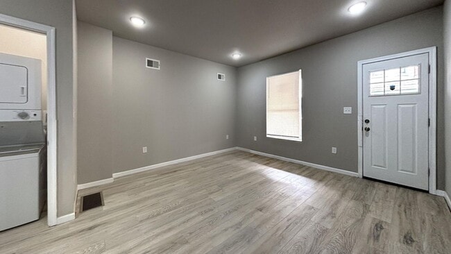 Photo - Modern 3-Bedroom Rental with Stainless Ste...