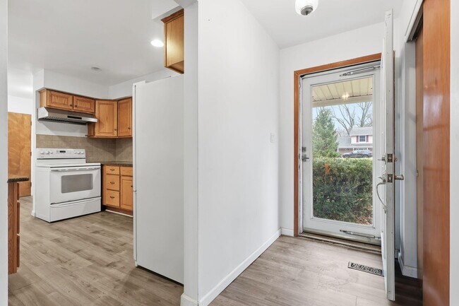 Photo - 6382 Houghten Dr