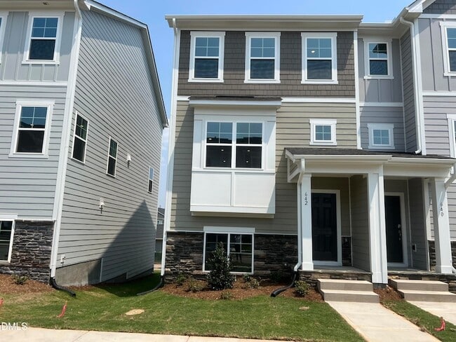 Building Photo - 642 Gimari Dr