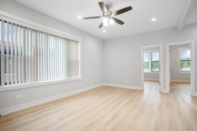 Photo - 7427 N Clark St Unit 3