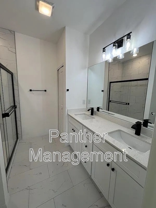 Photo - 5042 Bristo St