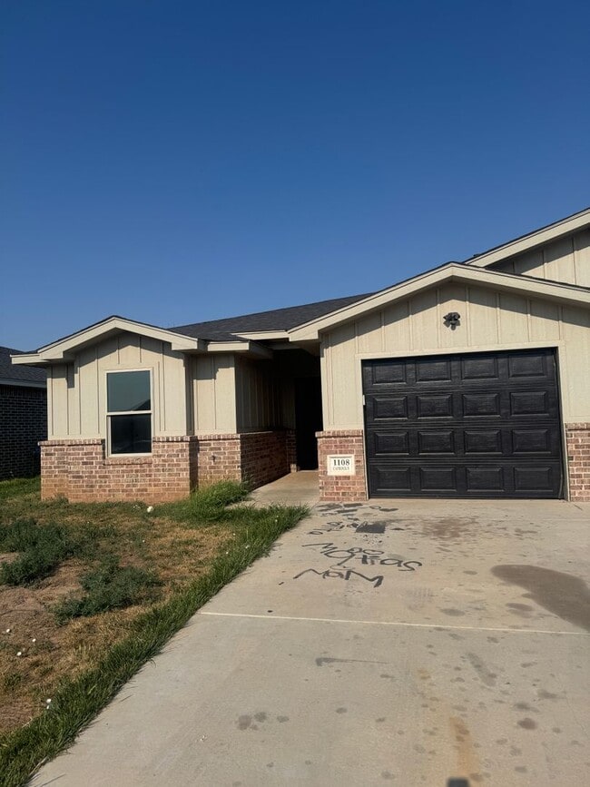 Building Photo - 1108 Caprock St
