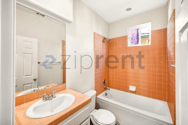 Photo - 3715 Hedge Ln