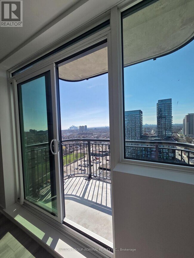 Photo - 1185 Dupont St Unité 1711