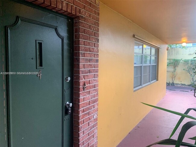 Photo - 1702 McKinley St Unit 4