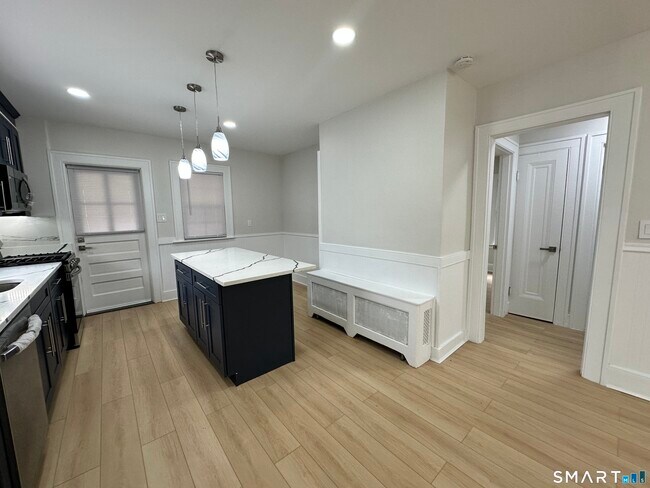 Photo - 332 Robbins St