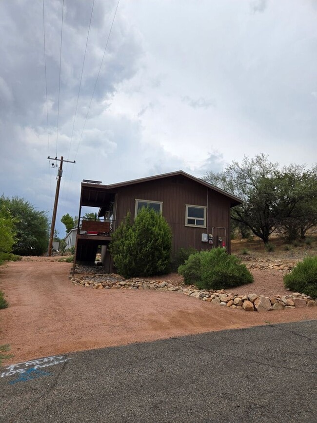 Building Photo - 2 Bed 1 Bath In Rimrock Contact Property P... Rental