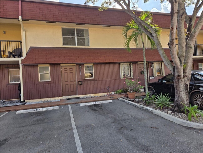 Building Photo - 6512 SW 41st Pl