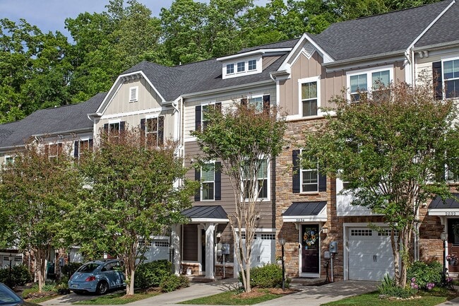 Building Photo - Pet-Friendly Dunlora Forest Townhome With Fenced Yard