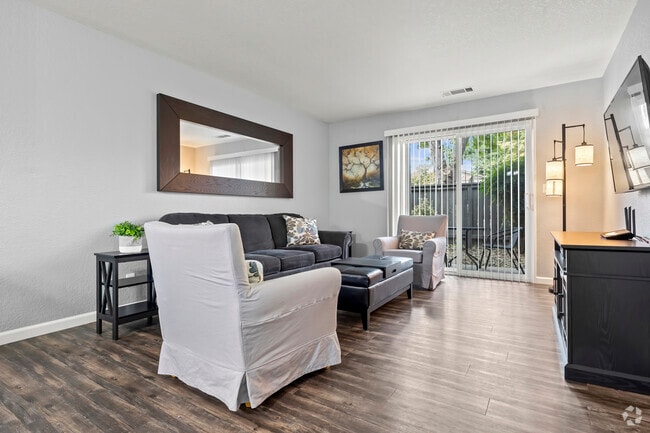 Living Room - Oak Park Apartments